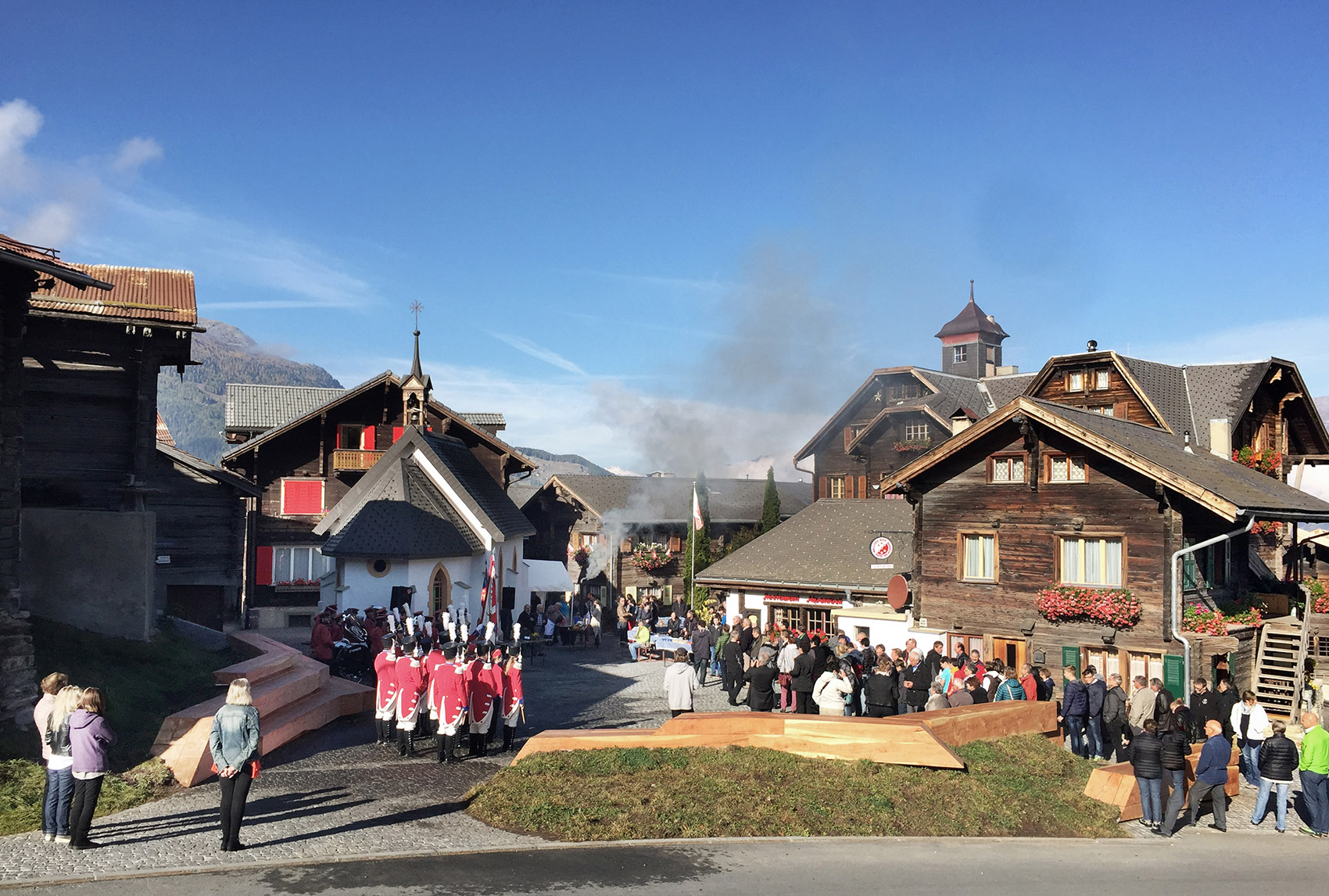 小镇广场及家具，瑞士 / Fernando Menis Architects-2