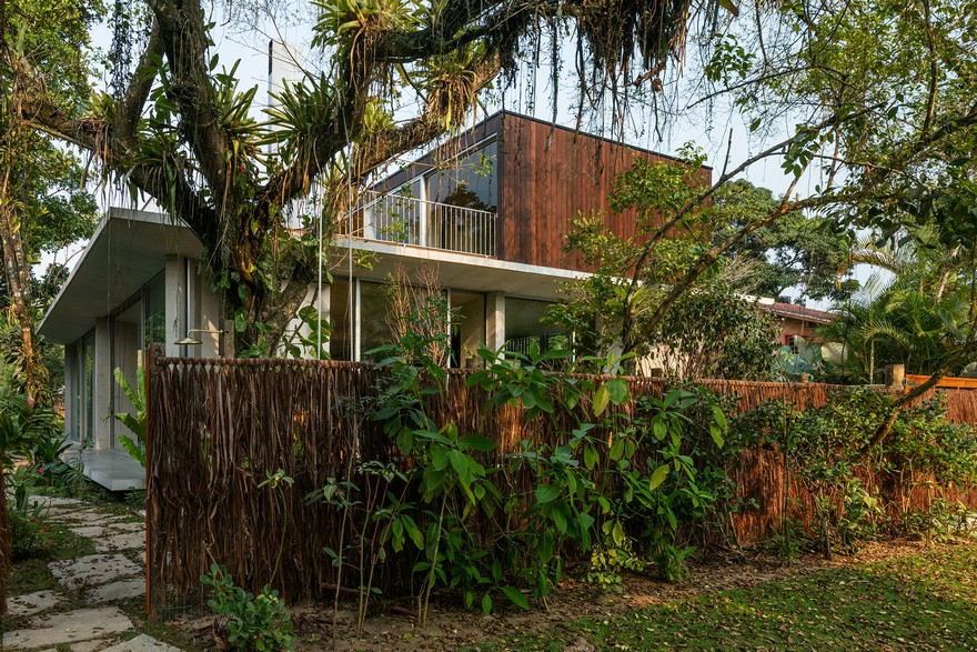 Itamambuca Beach House Surrounded by a Dense and Rich Rainforest Vegetation-1