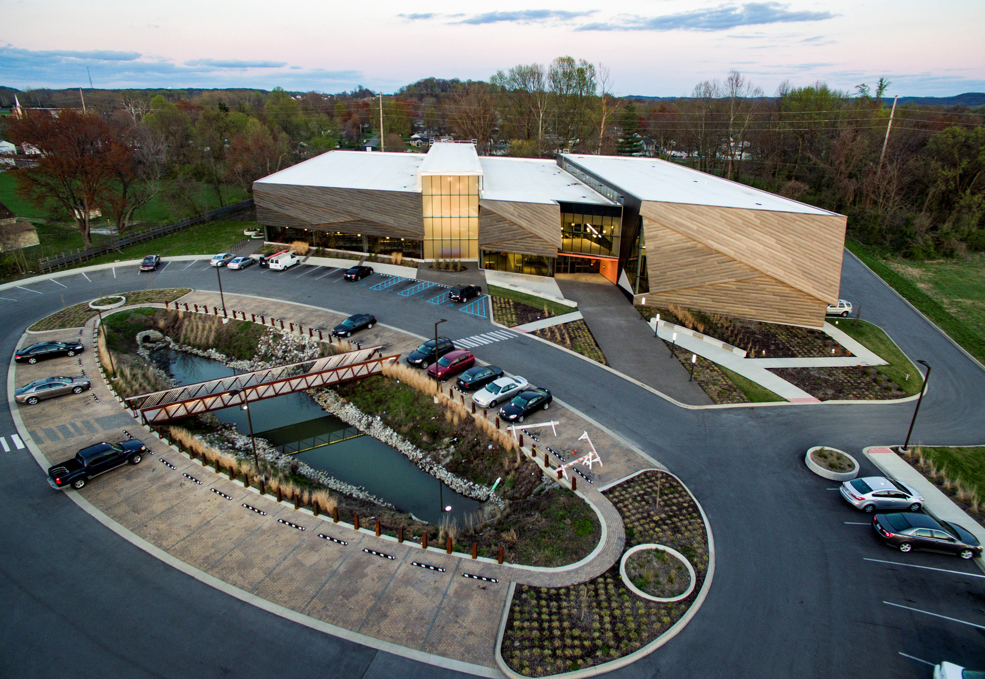 Louisville Free Public Library Southwest / JRA Architects + MSR-10