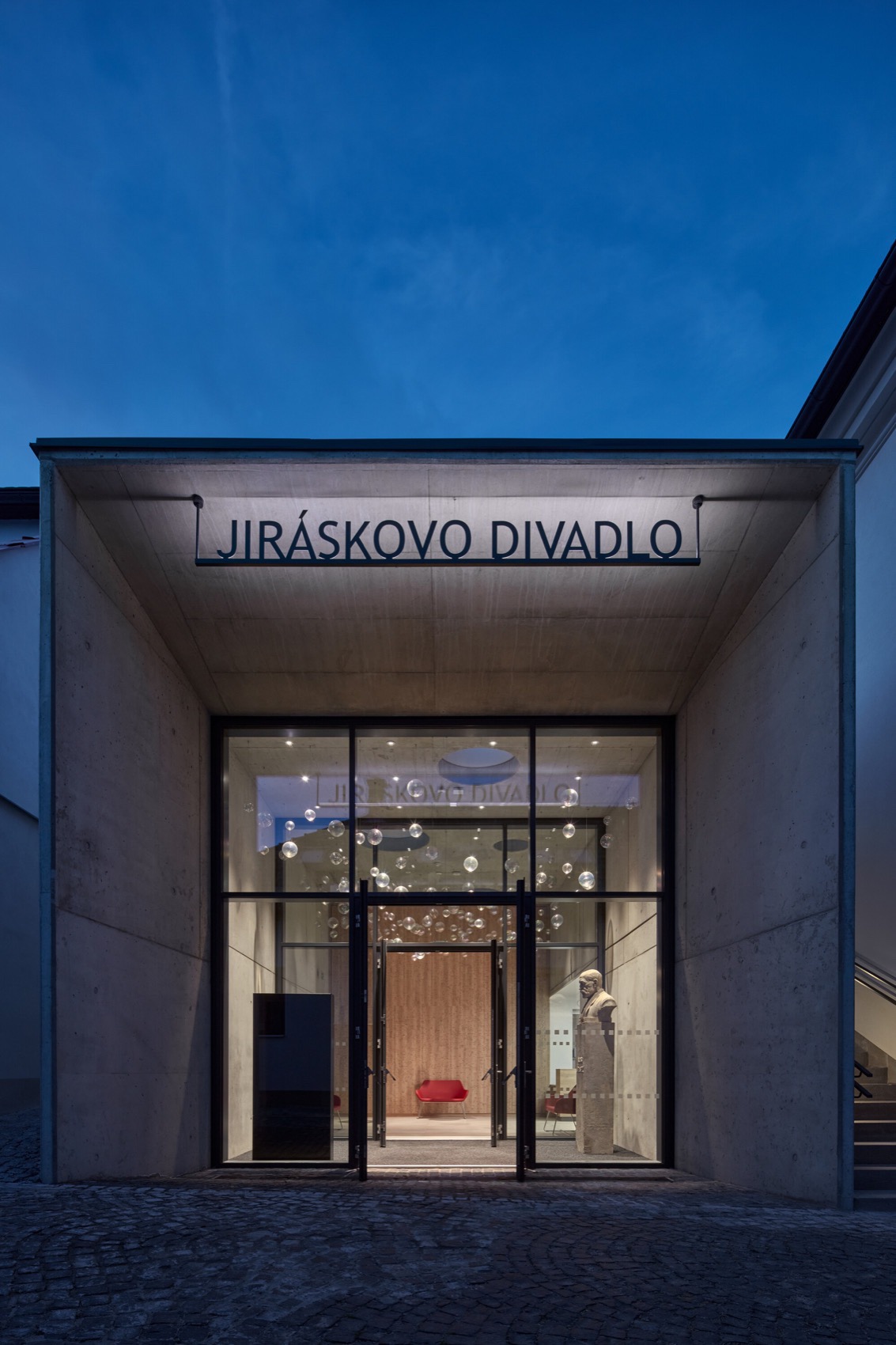 捷克Jirásek剧院修复丨Adam Rujbr Architects-45