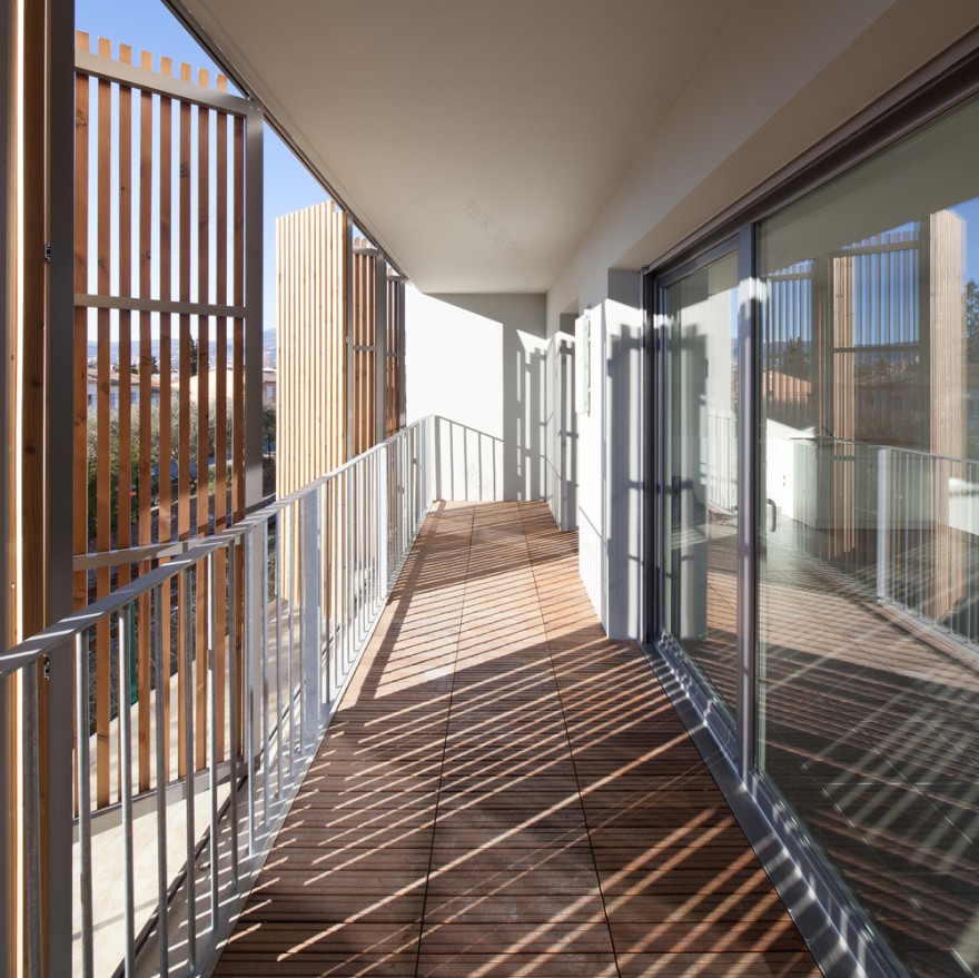 融合绿意的法国 Mouans·Sartou· 社会住宅与商铺设计-16