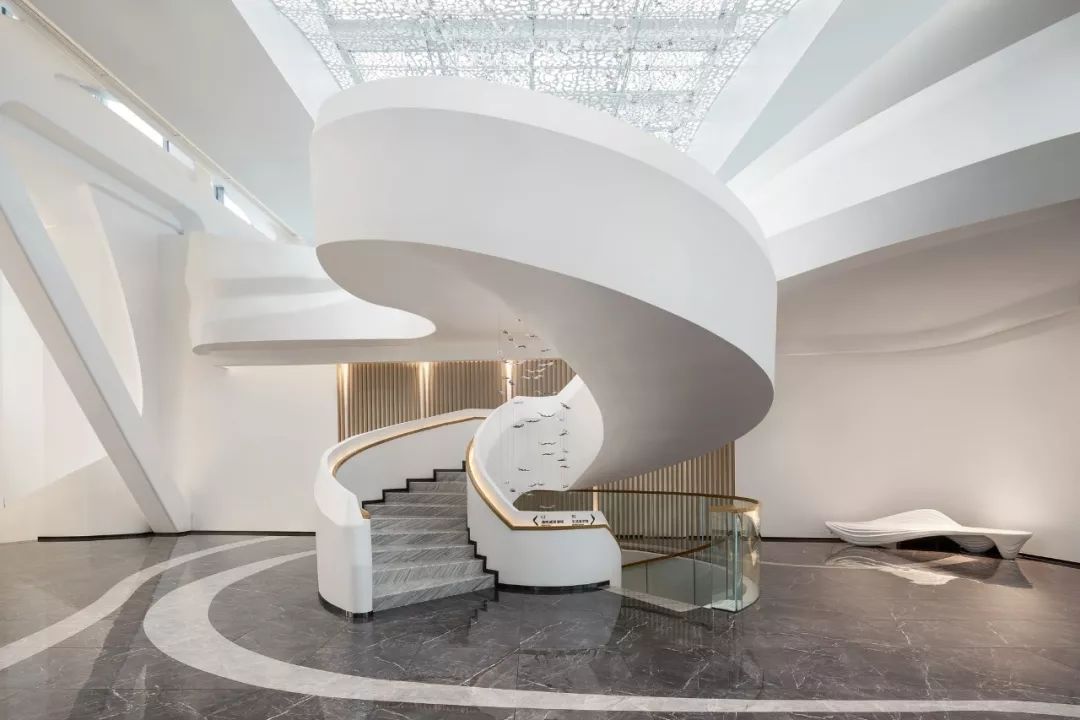 悬崖上的艺术馆 | 山海之间的白色梦幻空间-31