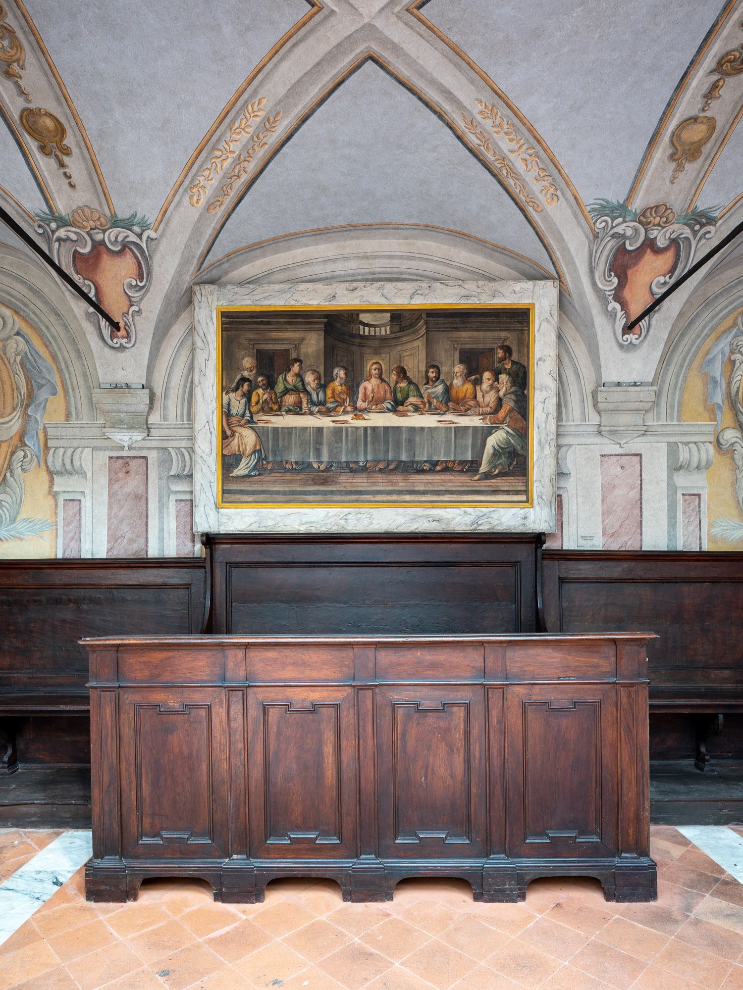 光影交织下的历史教堂修复-47