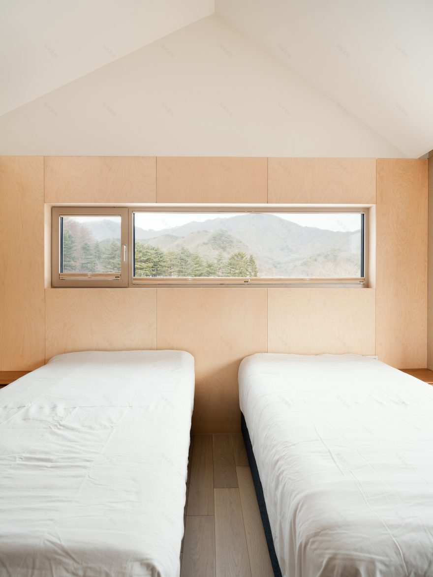 Two Gabled Volumes, One Landscape丨BRBB Architects-18