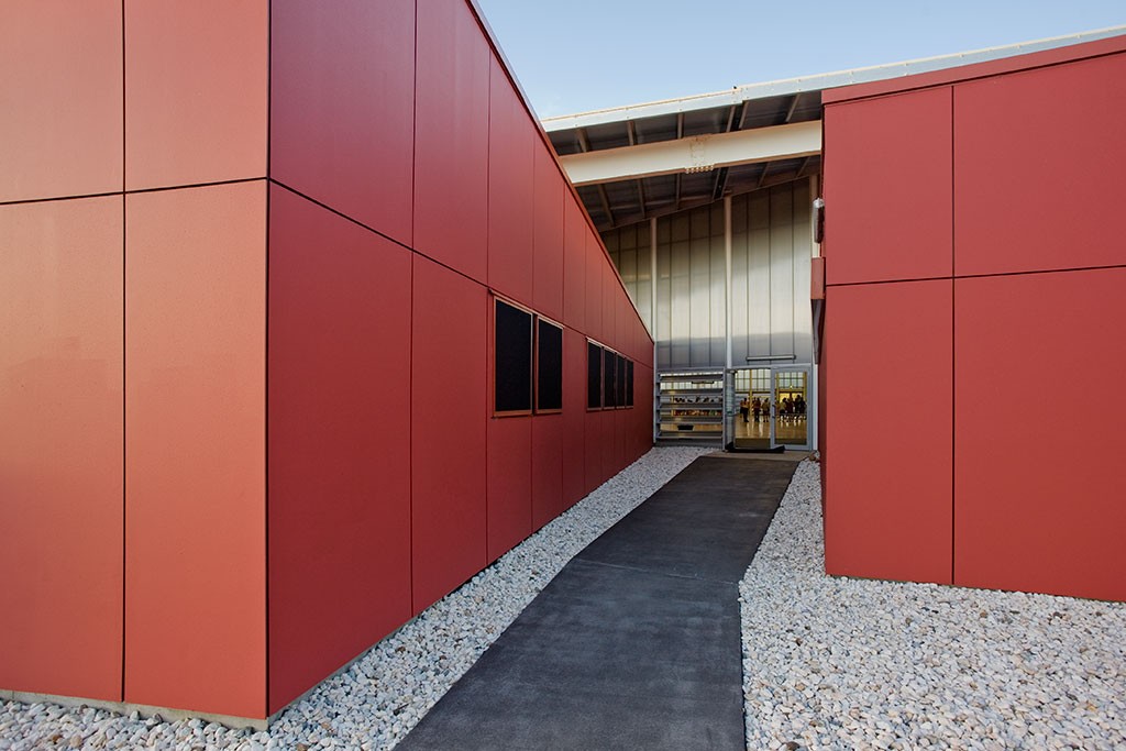 安斯沃思湖体育厅 | 简约现代的室内设计典范-3