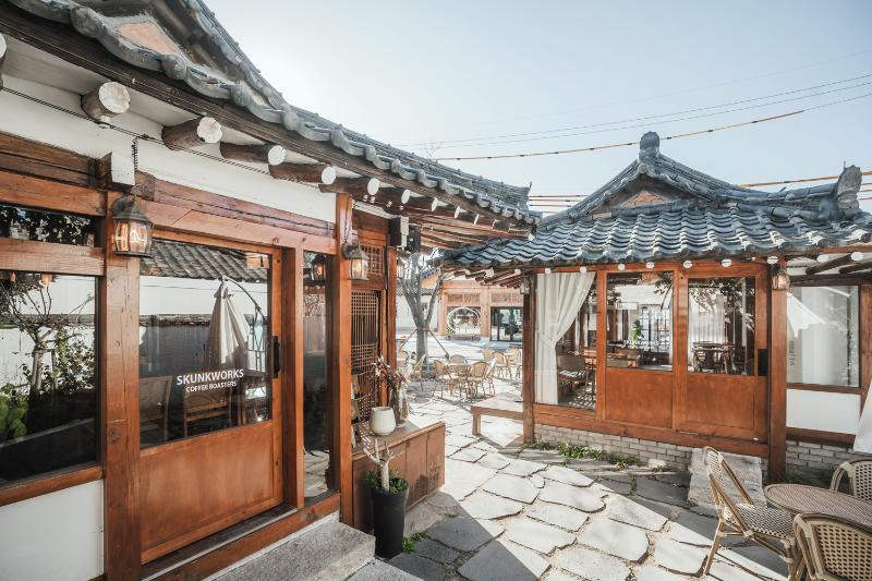 韩屋咖啡厅 | 250 平韩屋改造的室内设计奇迹-10