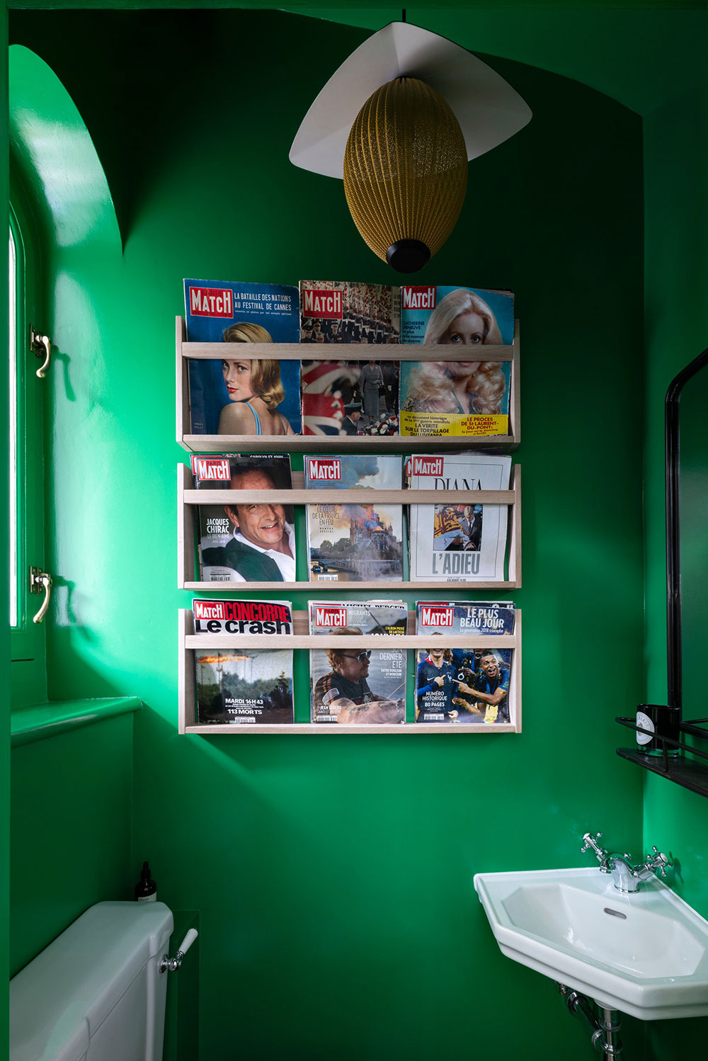 伦敦春意盎然的多彩家庭住宅-11