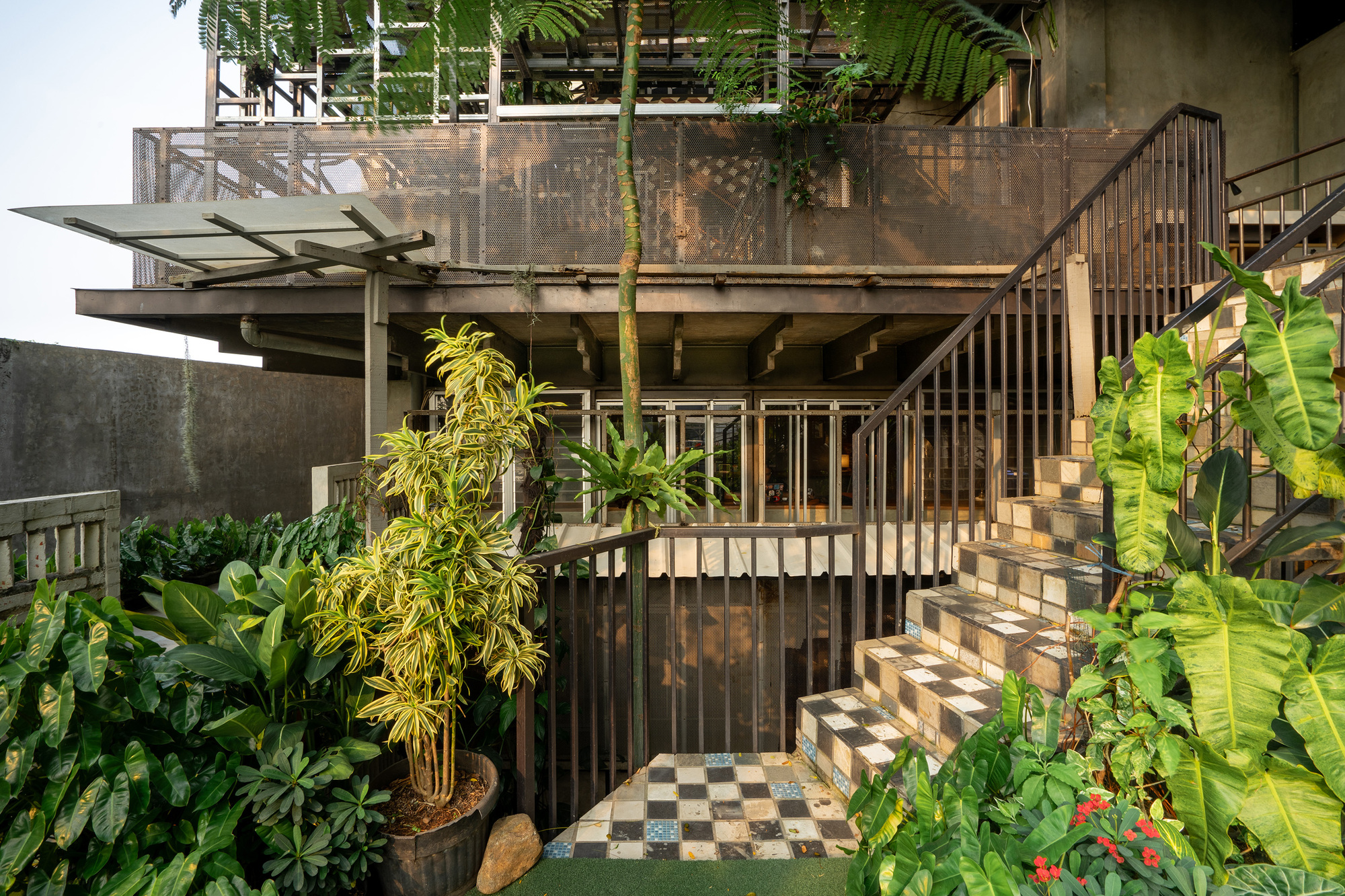 绿意盎然的别墅住宅兼工作室丨印度丨Realrich Architecture Workshop-39