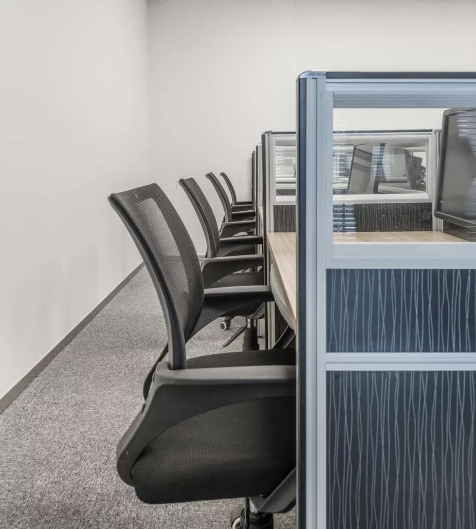 简约至上的天津融侨中心办公室设计-37