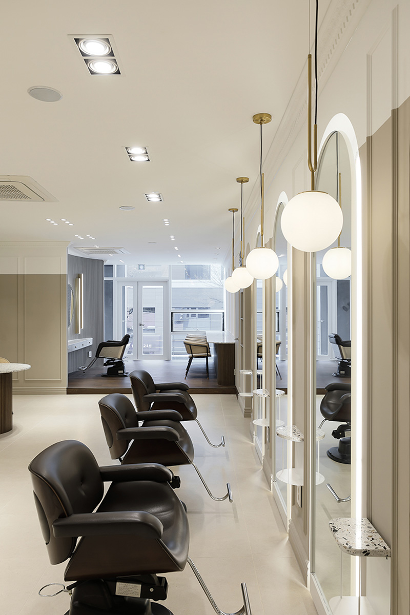 简约时尚的 38 平米美容院设计-21