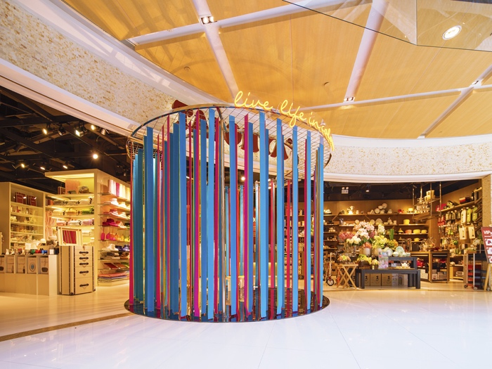 上海新天地创意橱窗展-1