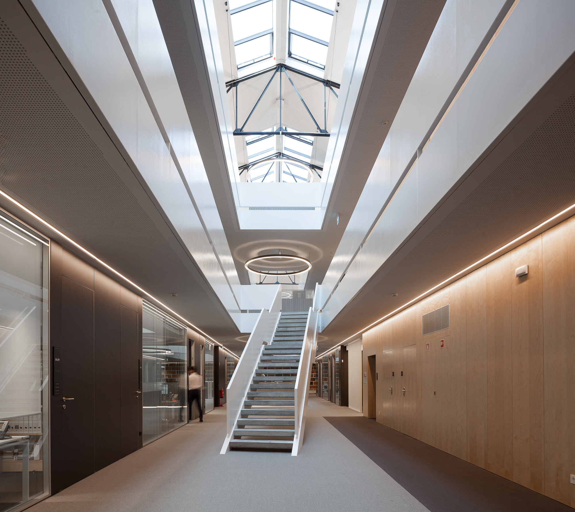 " Lisbon 潮流工业风办公空间"-37