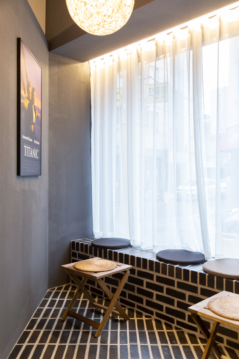 18 坪舒适空间，白色调与灰色点睛的咖啡馆设计-13