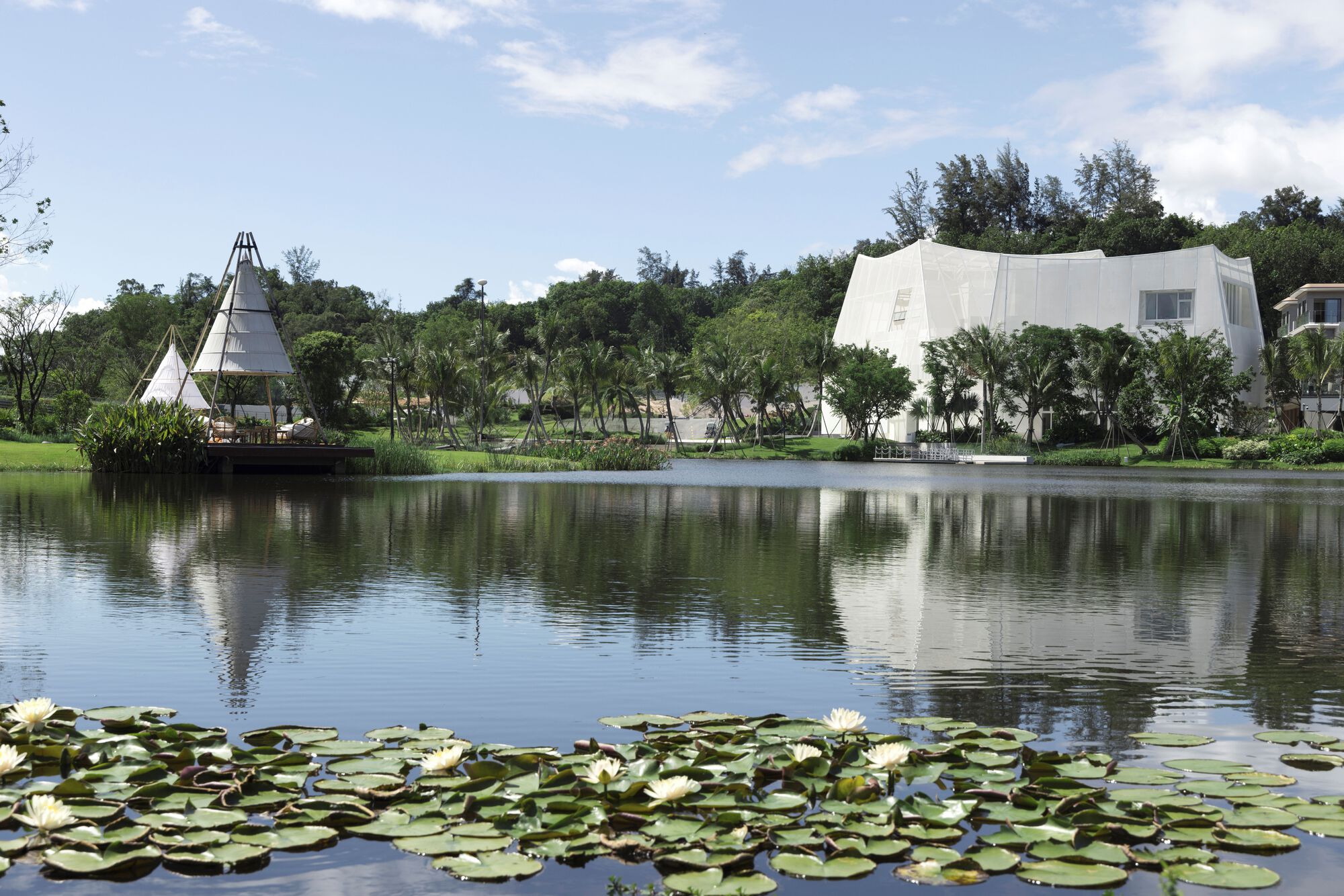 Flickering Peak CP·SUN RIVER Art Gallery / Wutopia Lab-17