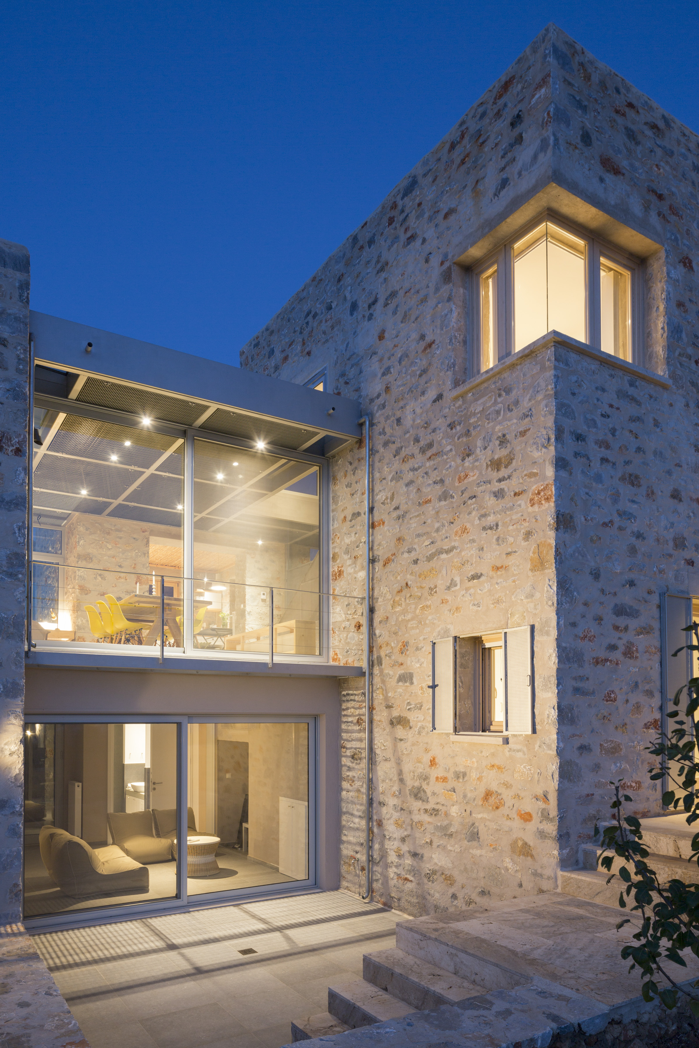 橄榄林中的石筑别墅-15