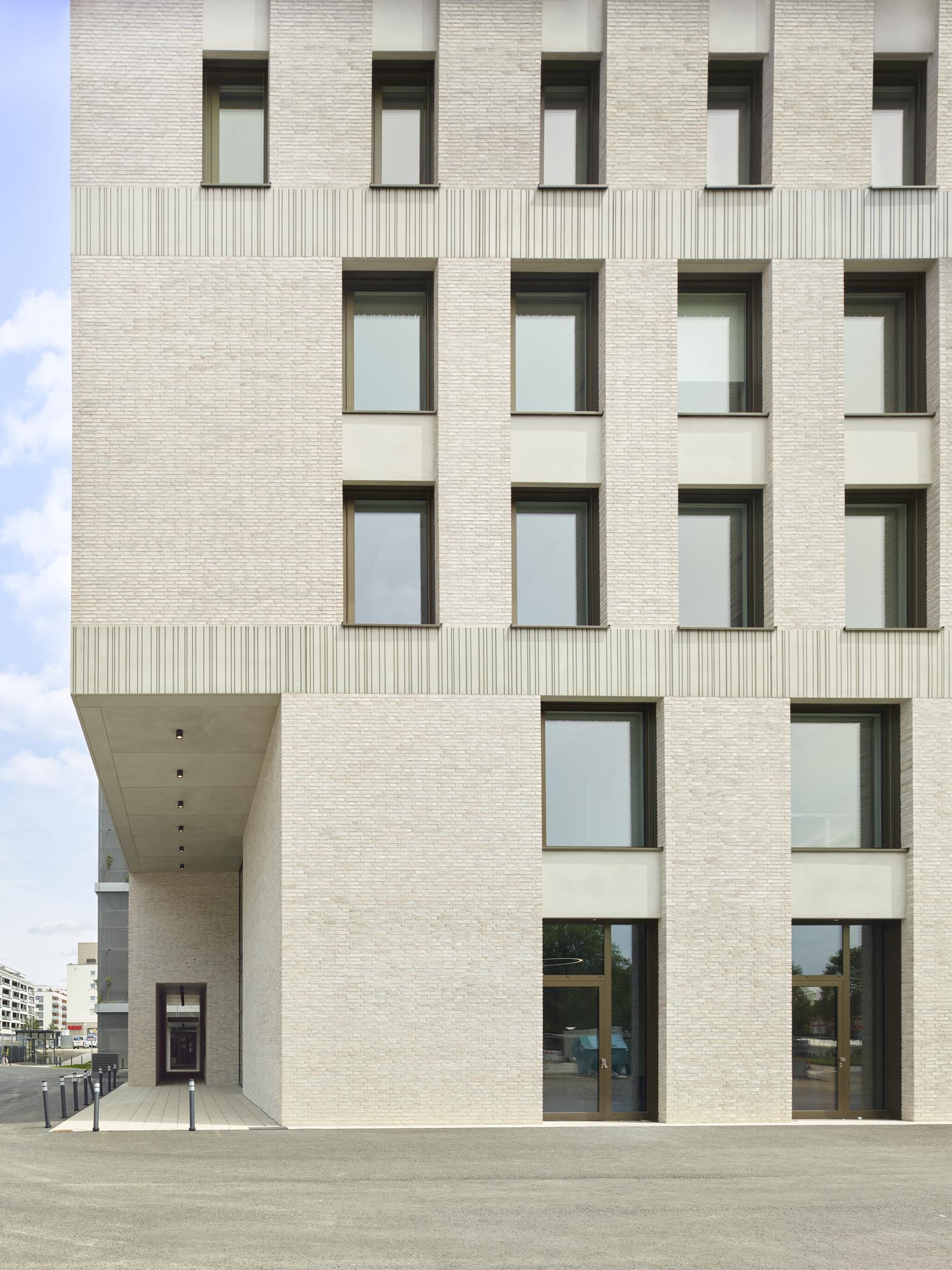 New High-Rise-Block Böblingen District Hospital / Baumschlager Eberle Architekten-10