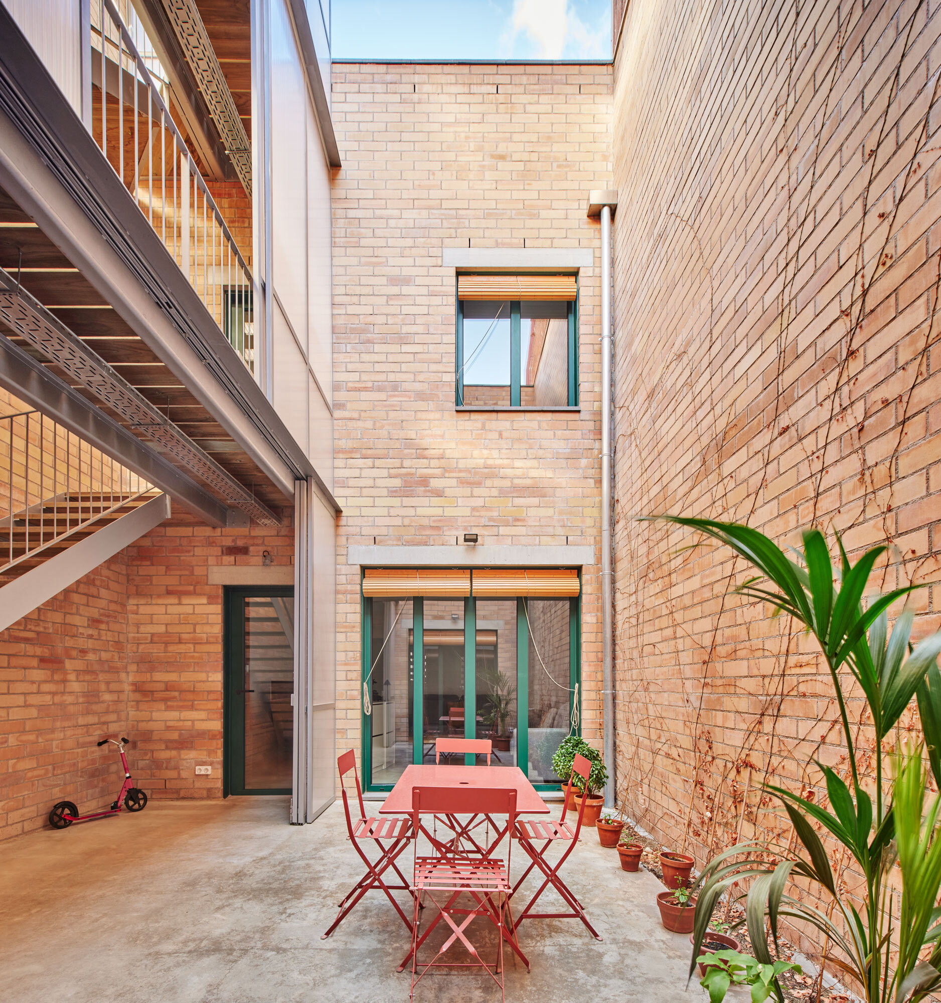 103RAV - New House Between Dividing Walls in Sabadell / Vallribera Arquitectes-10