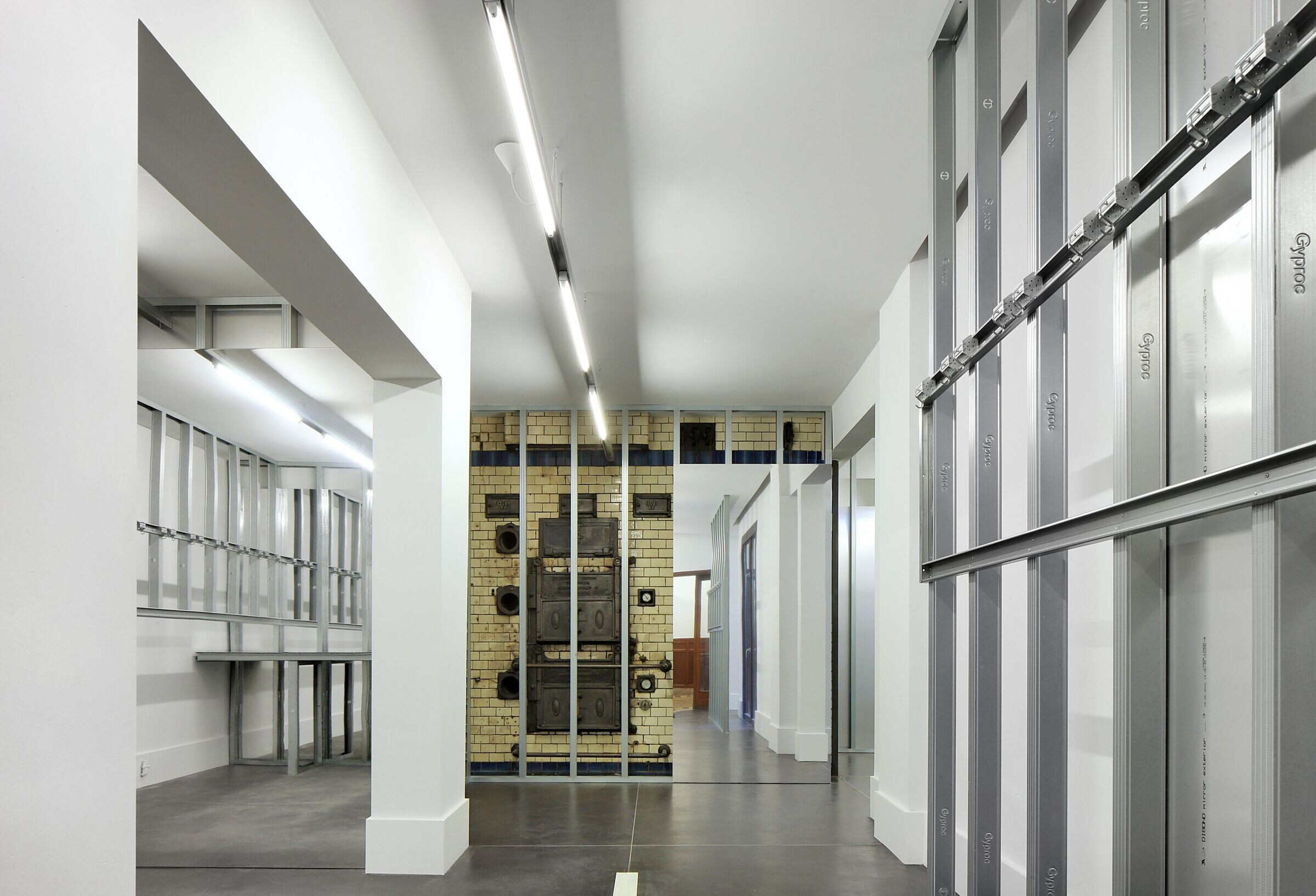 旧烘焙坊中的精美内衣店-24