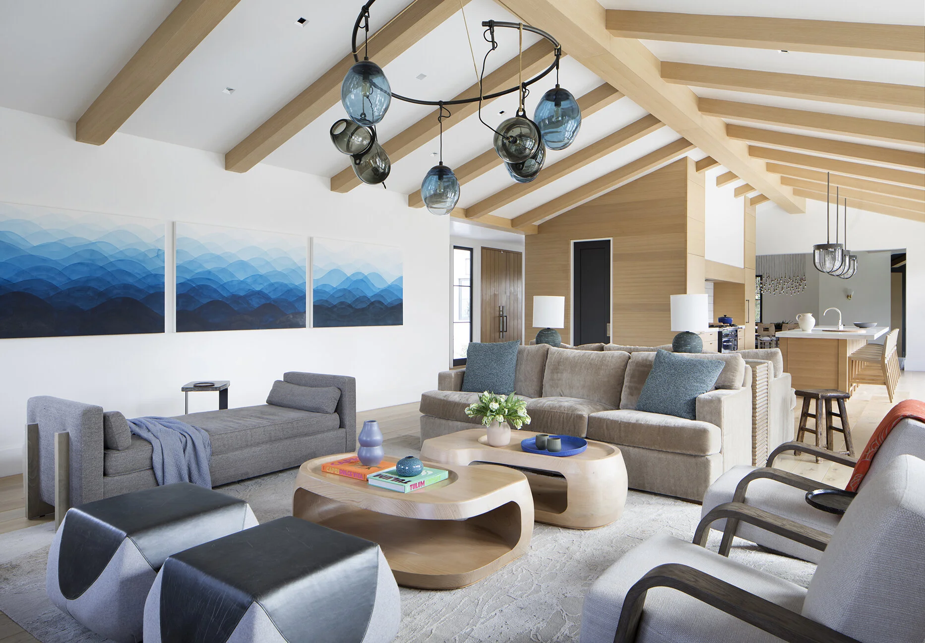 拉斐特·安·洛恩加特室内设计公司

注：Interiors常见用于室内设计、室内装饰等业务相关公司名称中，这里结合语境翻译为室内设计公司 若实际情况并非如此，可根据具体背景调整 丨美国-35