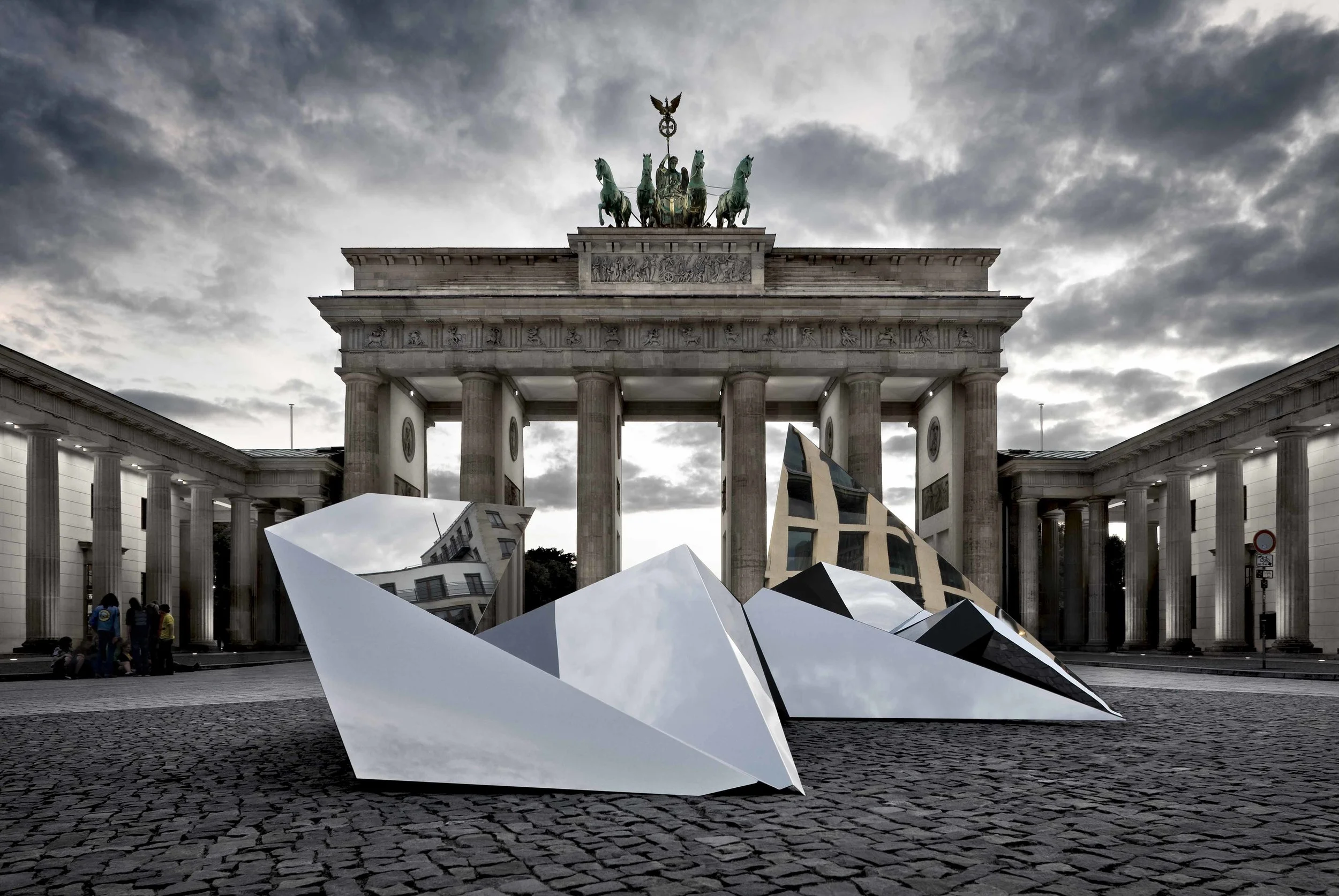 水晶城智囊团（这里假设Minds理解为有才智的人组成的群体，可根据具体语境调整，如果Minds有更合适的对应意思，需结合实际情况确定） 丨德国柏林丨Flip Sellin,Tilman Thürmer-1