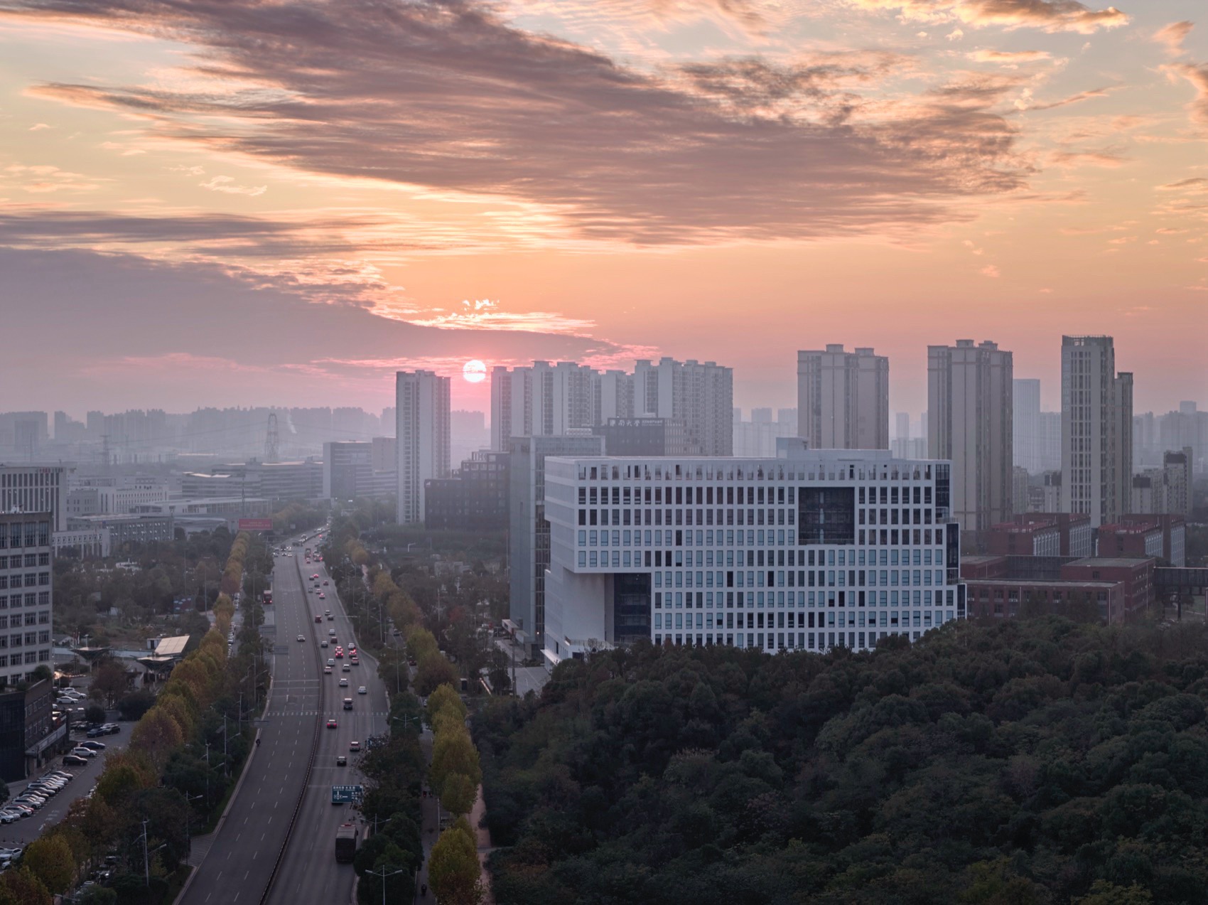 星沙产业基地自贸总部大楼丨中国长沙丨以靠建筑Leeko Architects-13