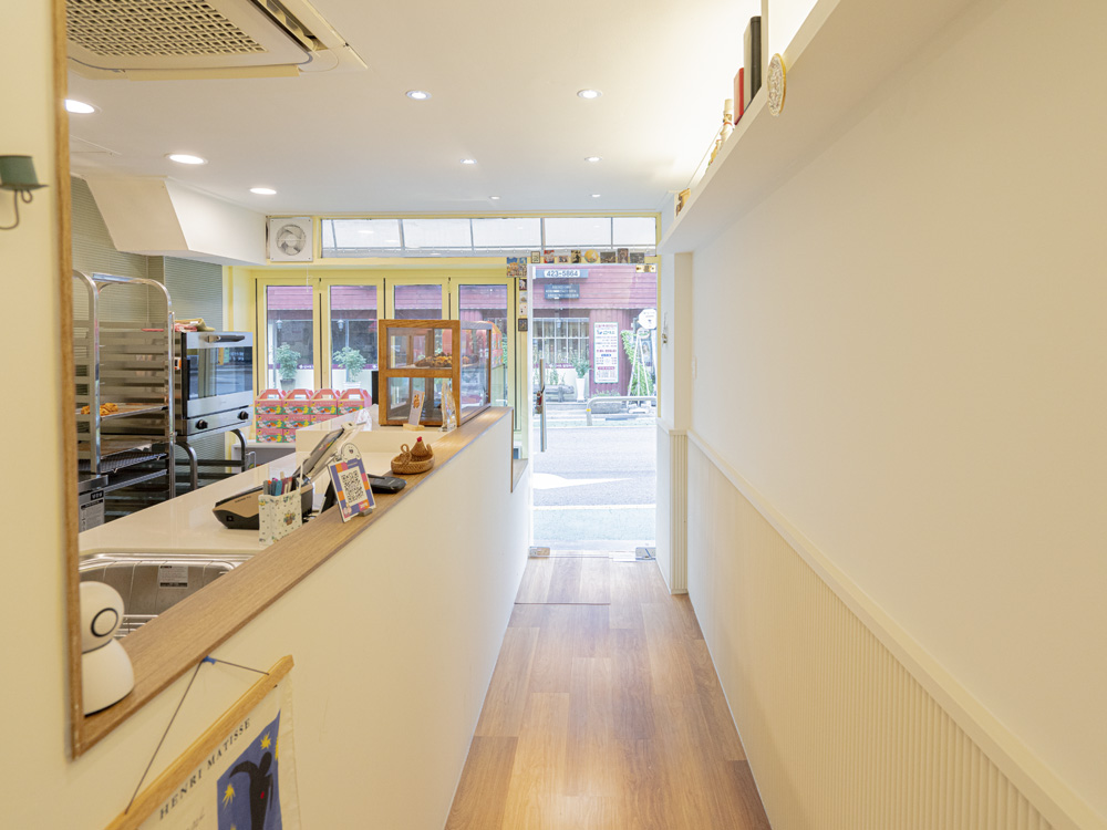 白色与原木的温馨小空间-6