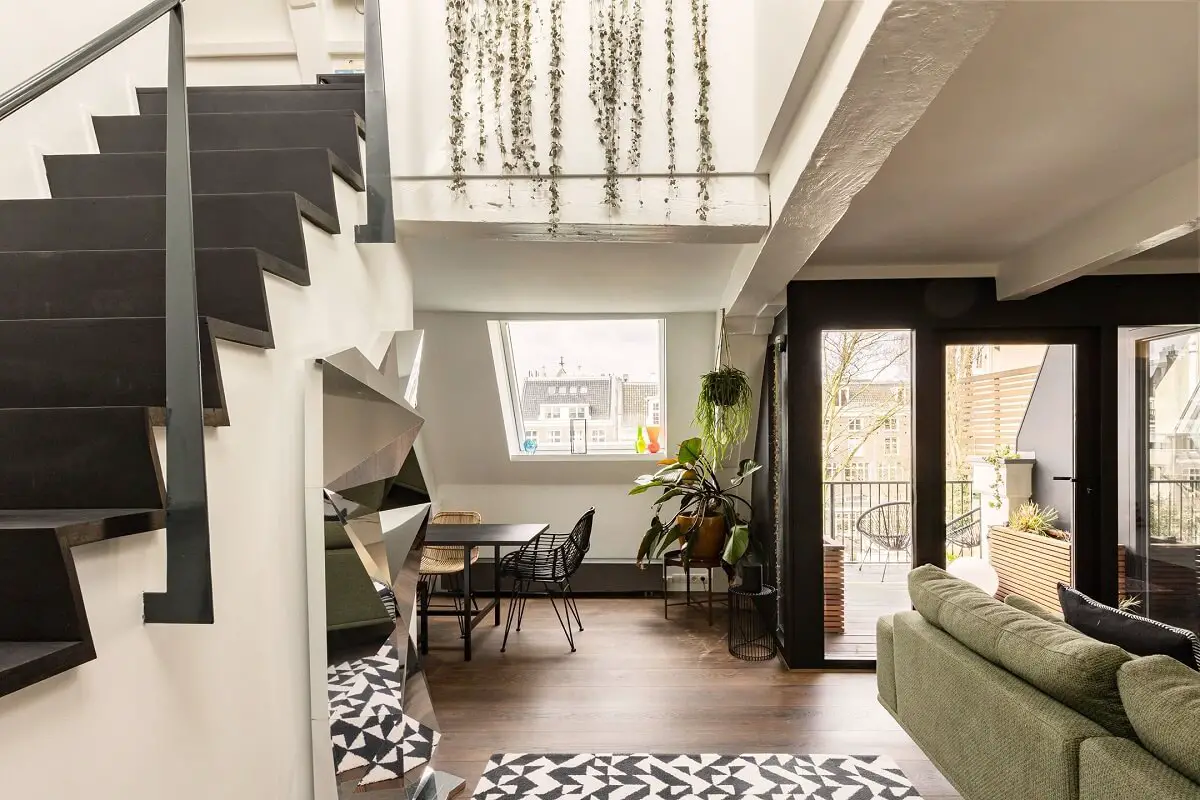 阿姆斯特丹古典运河公寓 | 古老建筑中的现代魅力-1