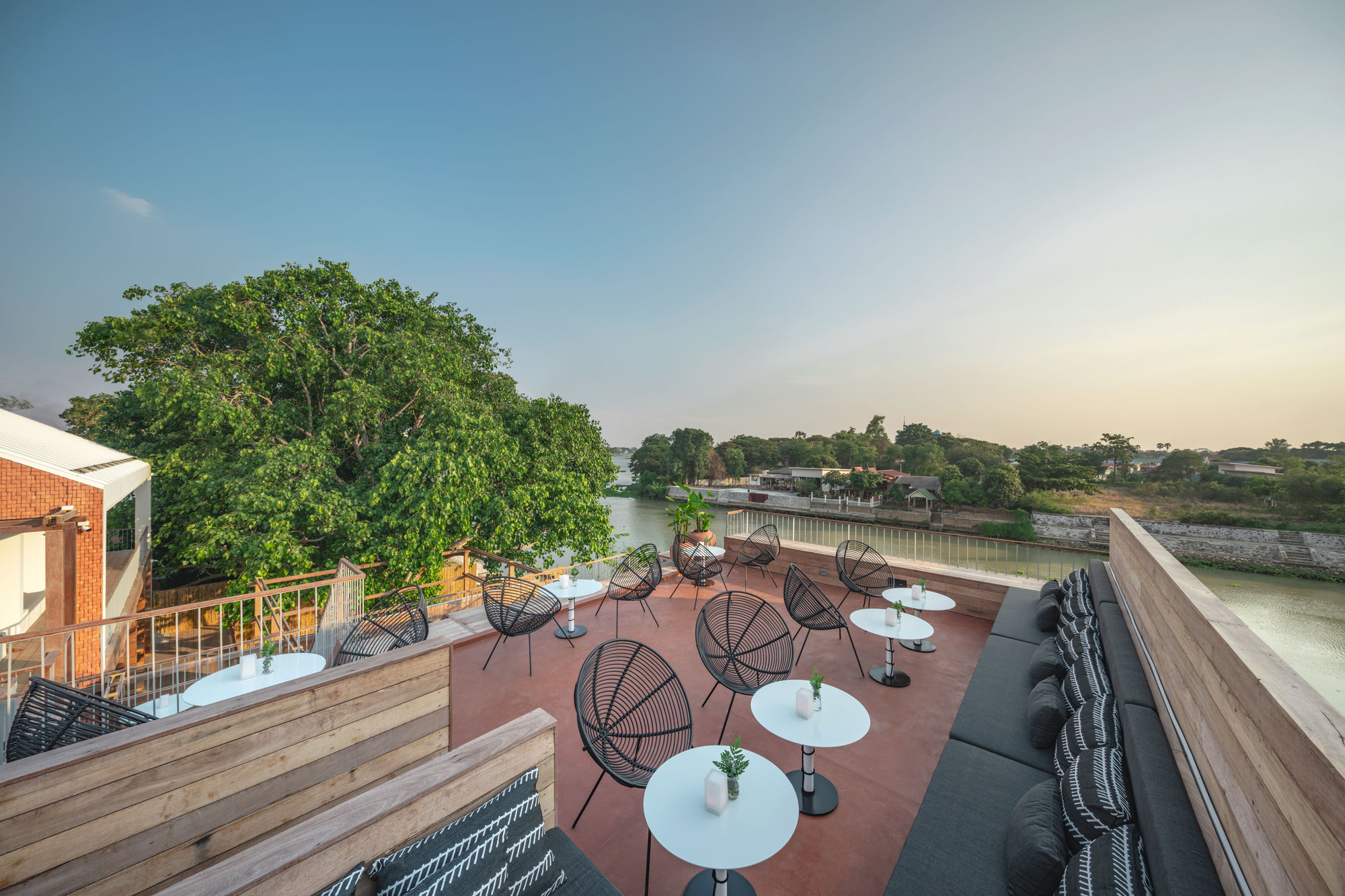 Baan Pomphet Hotel and Restaurant / onion-45