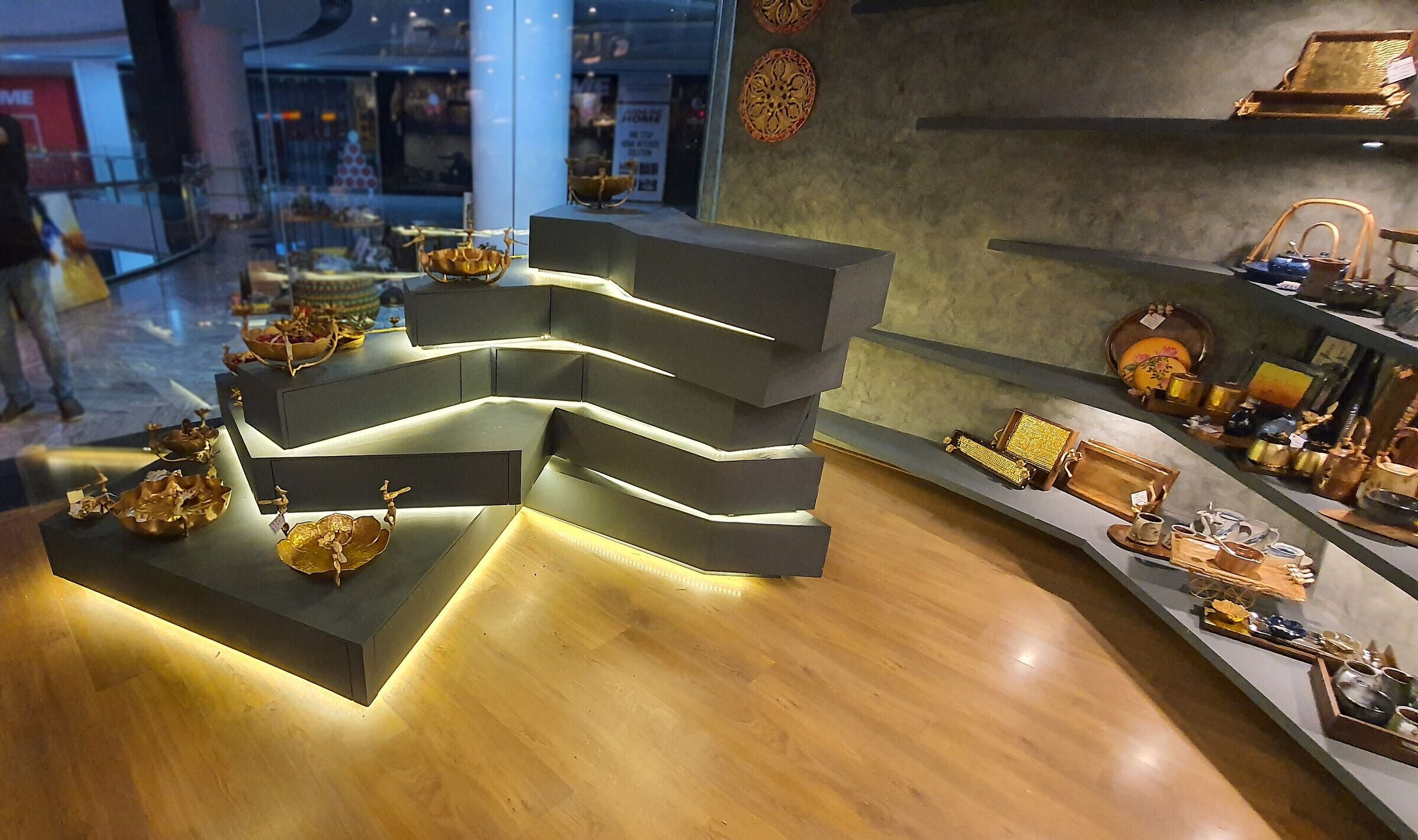 IC04 · 深灰洞穴中的珍宝展示-12