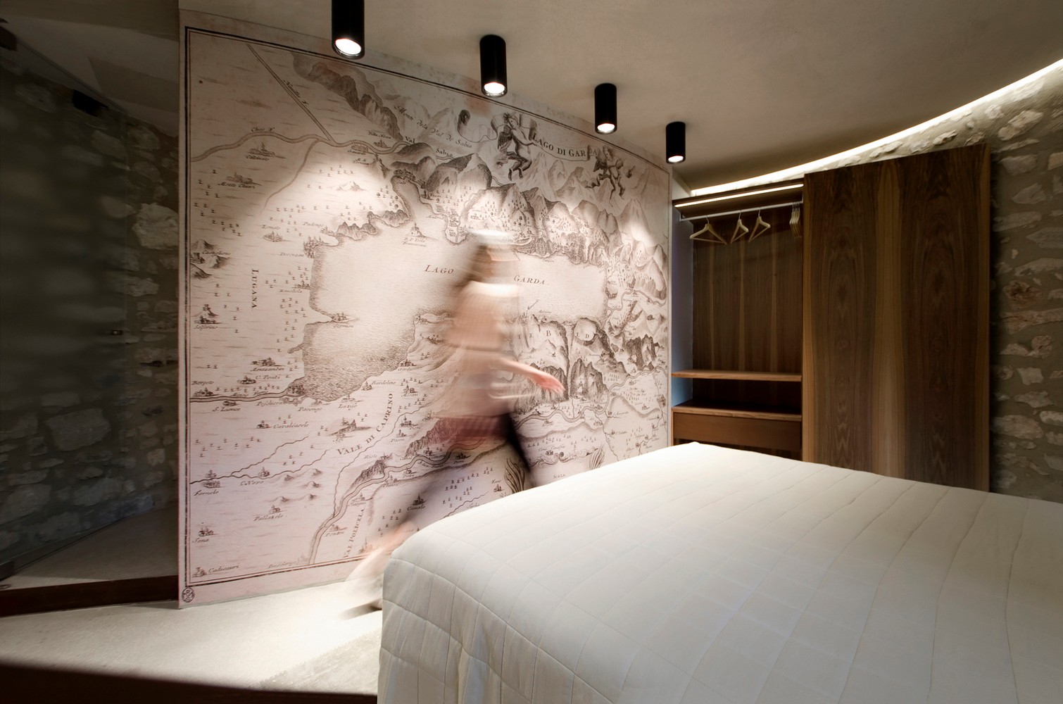 加尔达湖畔私人别墅 | 斯巴达式度假胜地-7