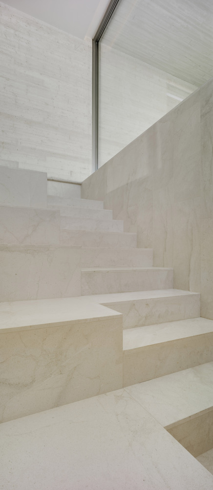 嵌入山体的独特度假屋-43