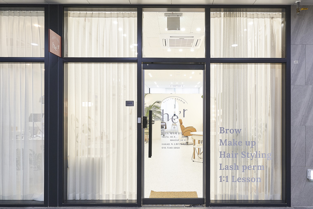 白色与木质的碰撞，15 平小空间的魅力设计-11