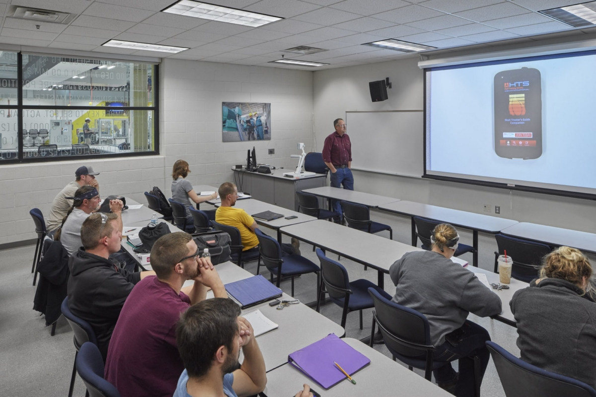 兰辛社区学院制造业卓越中心-14