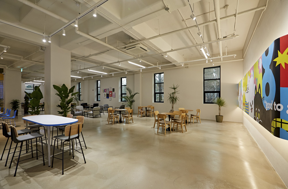 炫彩 GG 咖啡厅 | 视觉冲击与空间利用的完美结合-18