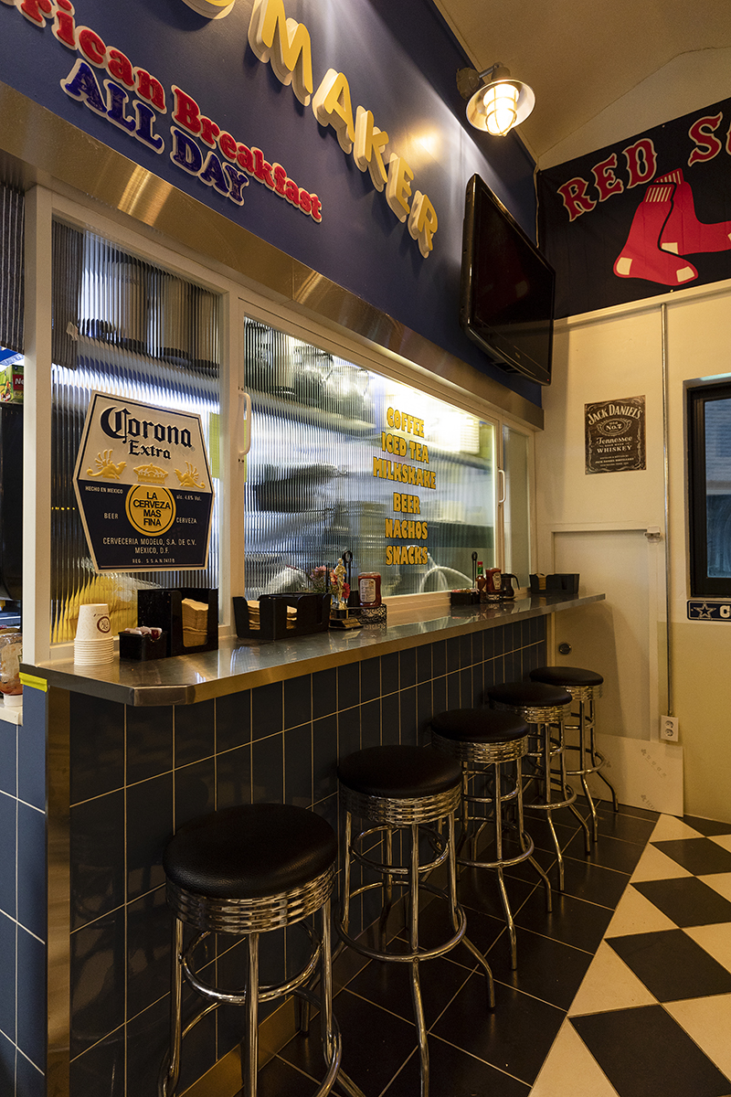 美式复古风 20 平米小咖啡馆设计-13