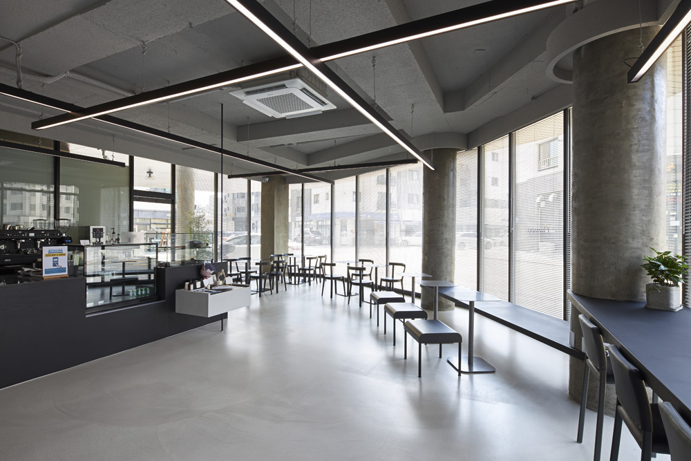 20 平米迷你咖啡馆，简约设计打造温馨空间-6