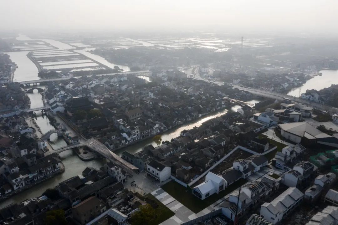 常熟沙家浜时光小镇人行天桥设计丨中国苏州丨深圳华汇设计X⁺ STUDIO-1