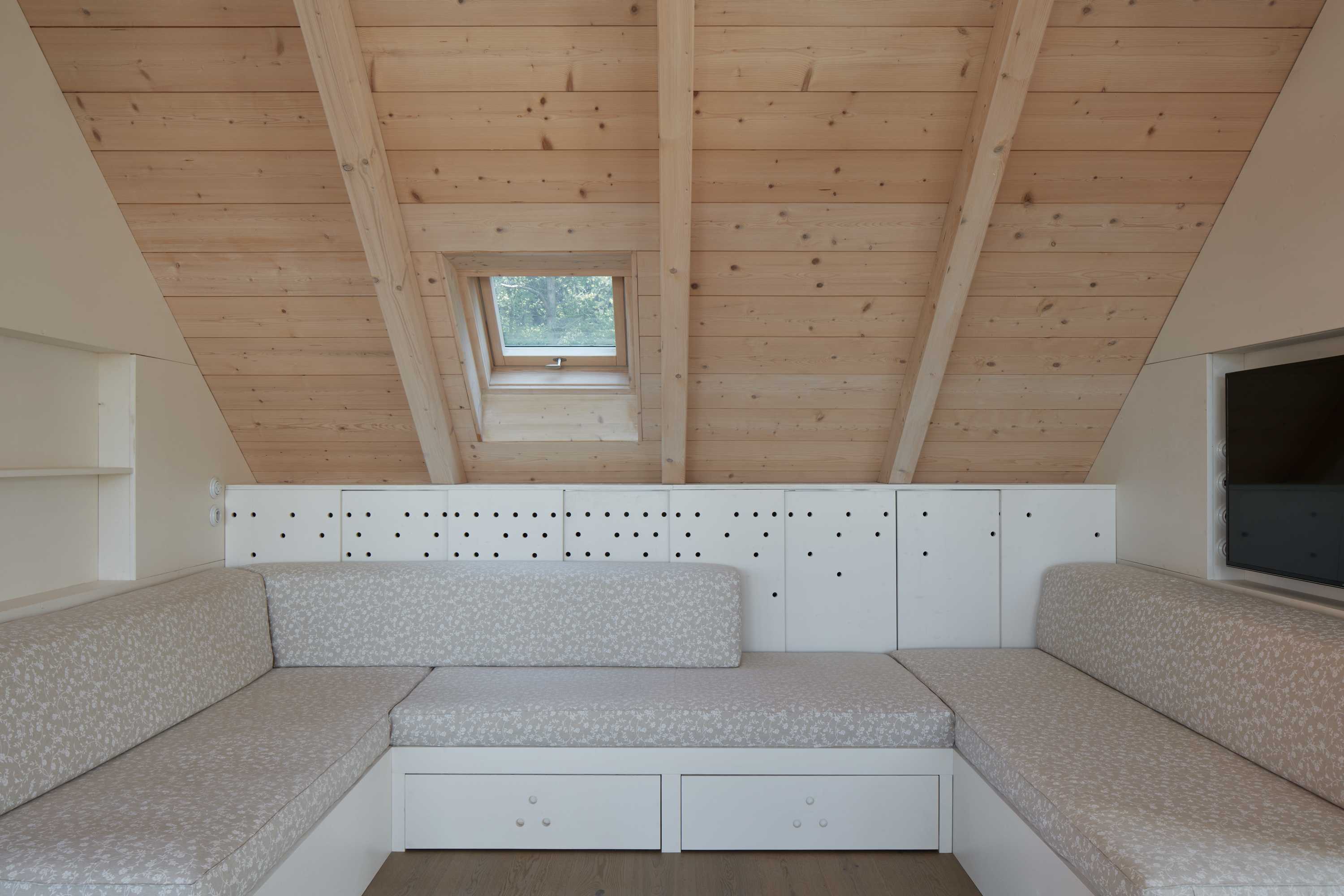 house by the forrest-25