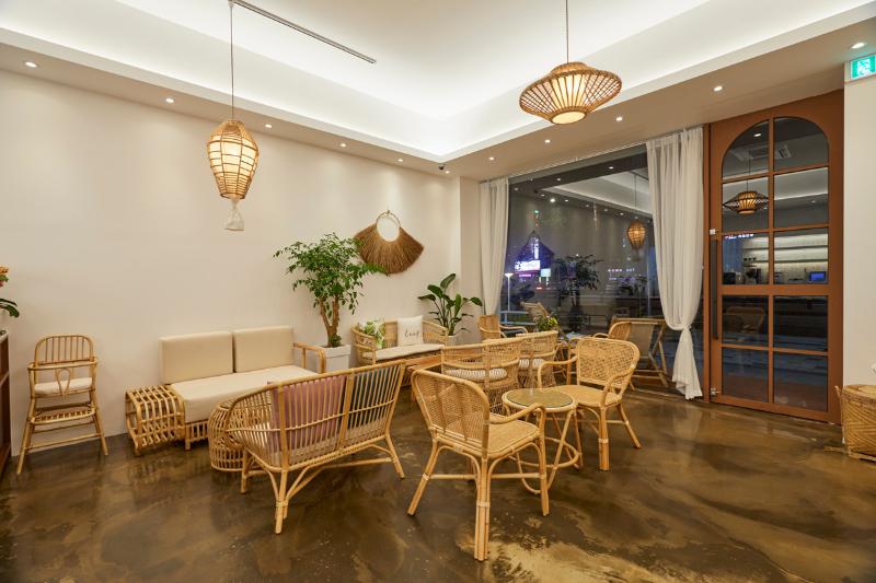 20 平米温馨双色咖啡厅-7