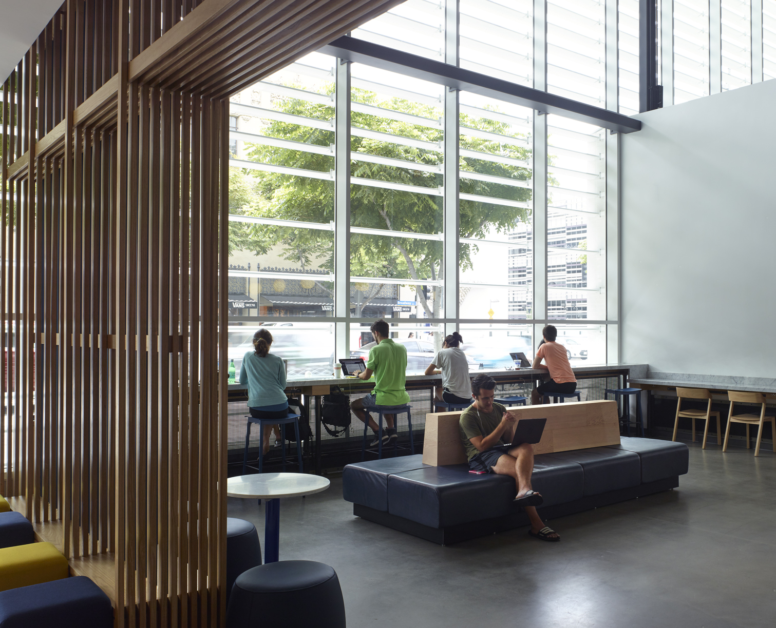 第一资本银行和咖啡馆-22