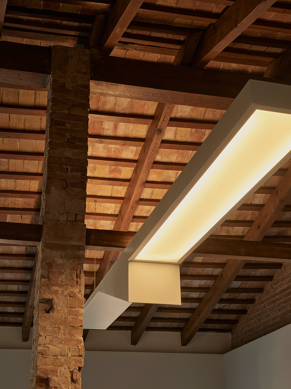 以吧台为中心的家丨西班牙丨ENDALT Arquitectes-27