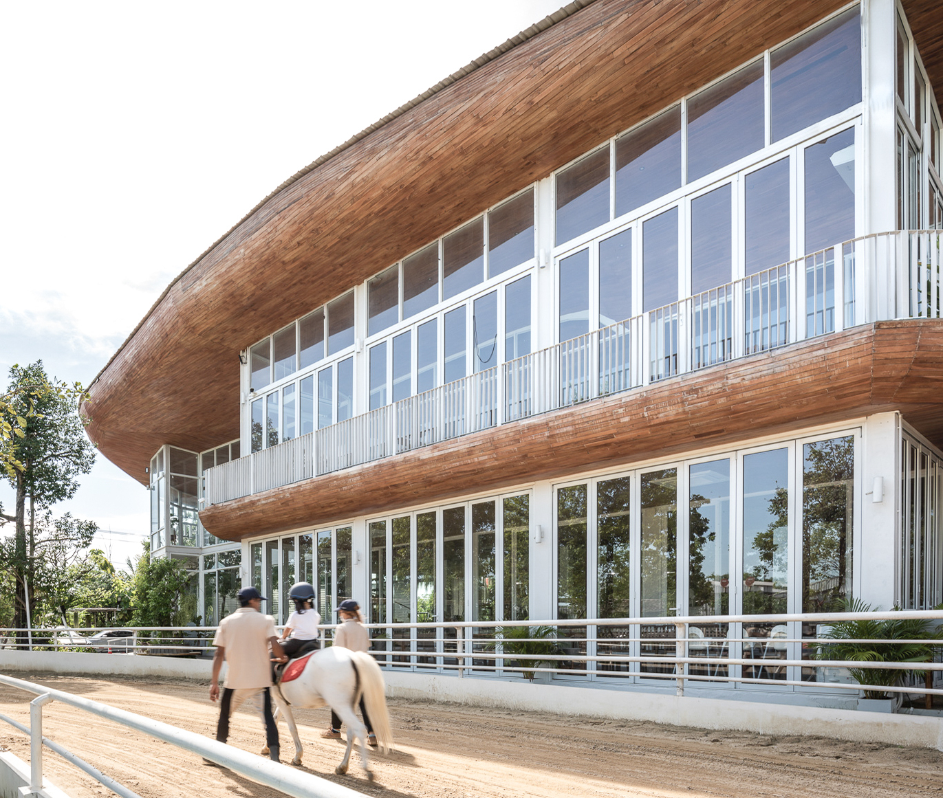The Hay Equestrian Center and Eatery / Architectkidd-23