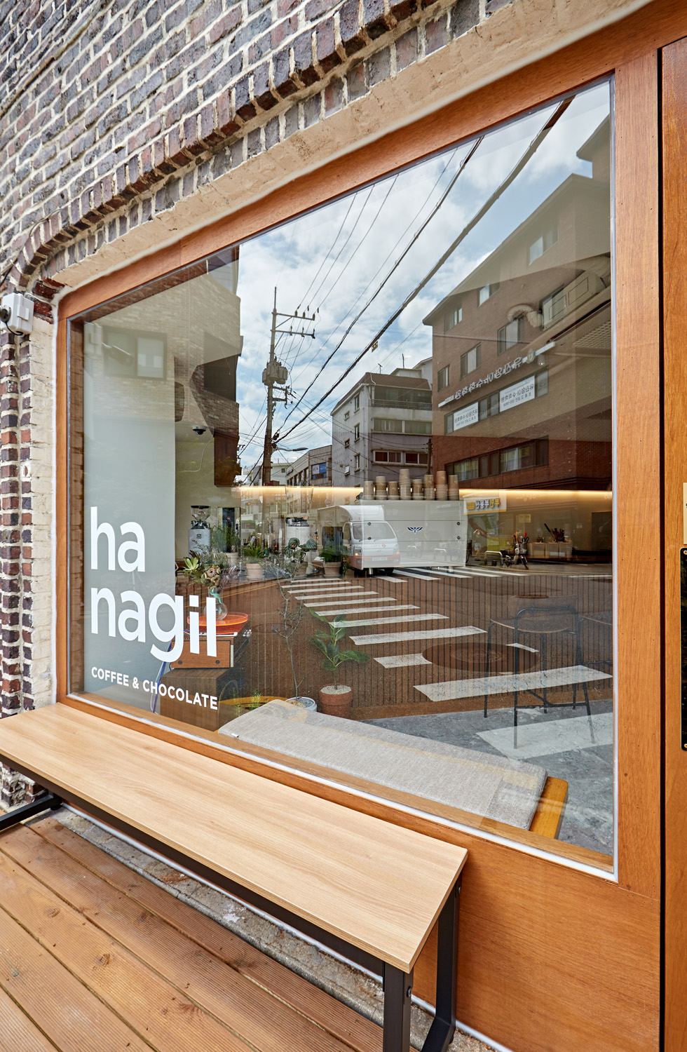 首尔“一巷设计”12 平米白色系个性咖啡厅-13