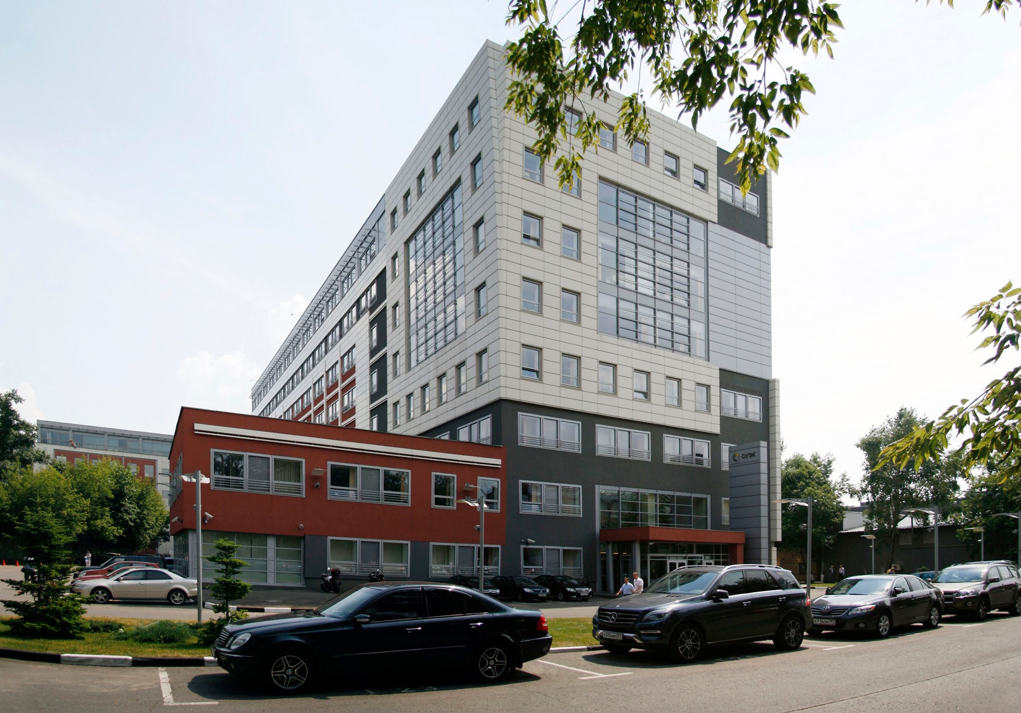 著名设计师打造独特办公空间，探寻室内设计新潮流-1