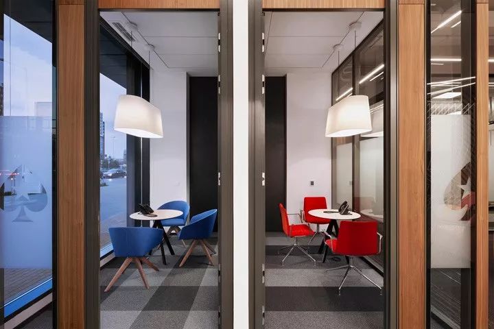 Stars Group 索非亚办公室 | 暗黑主题下的多元化空间设计-28