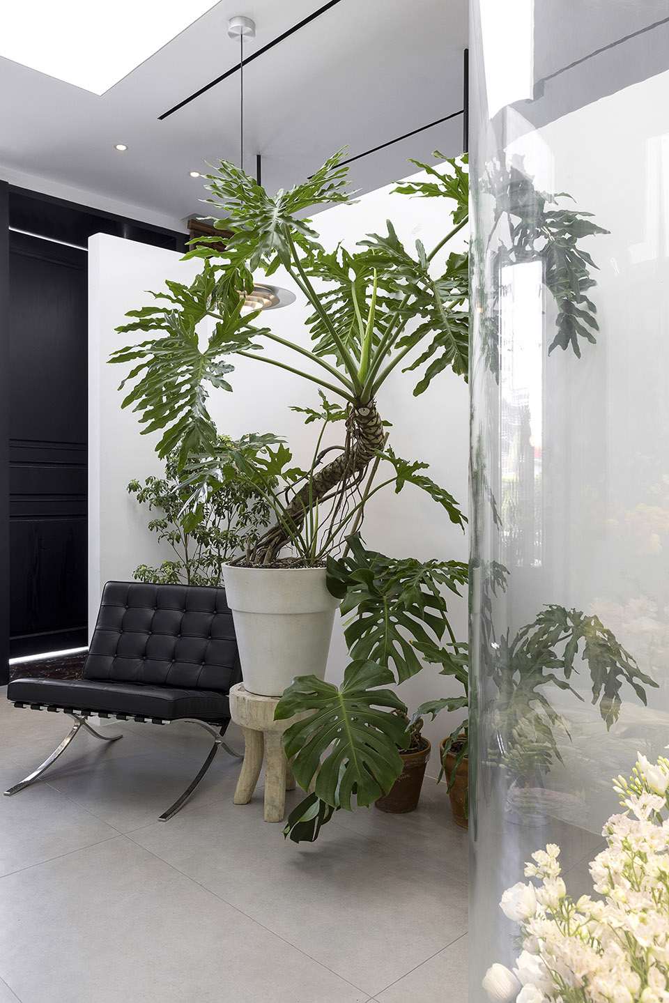 黑白空间里的绿意花园·大兜商店与花店设计丨中国杭州丨见筑未来 FUTURE SPACE-38