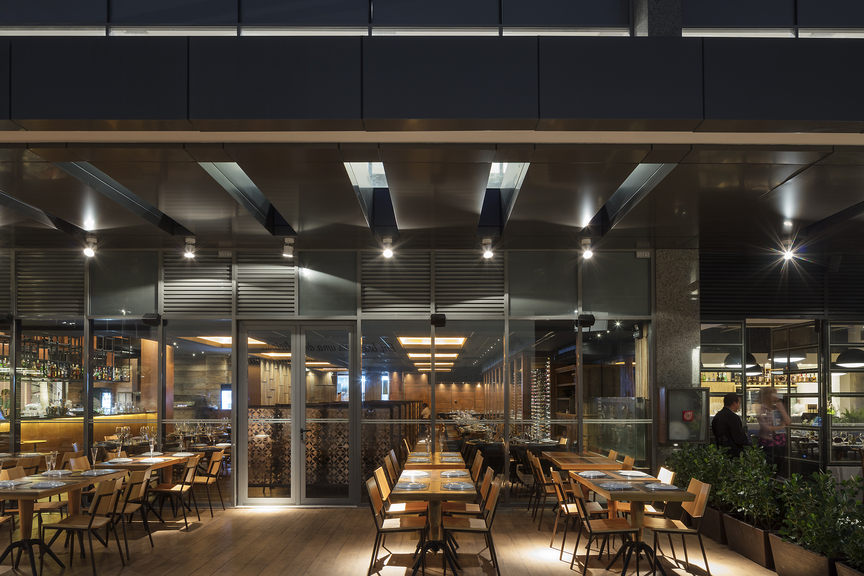 活力四溢的巴洛克风商业综合体-18