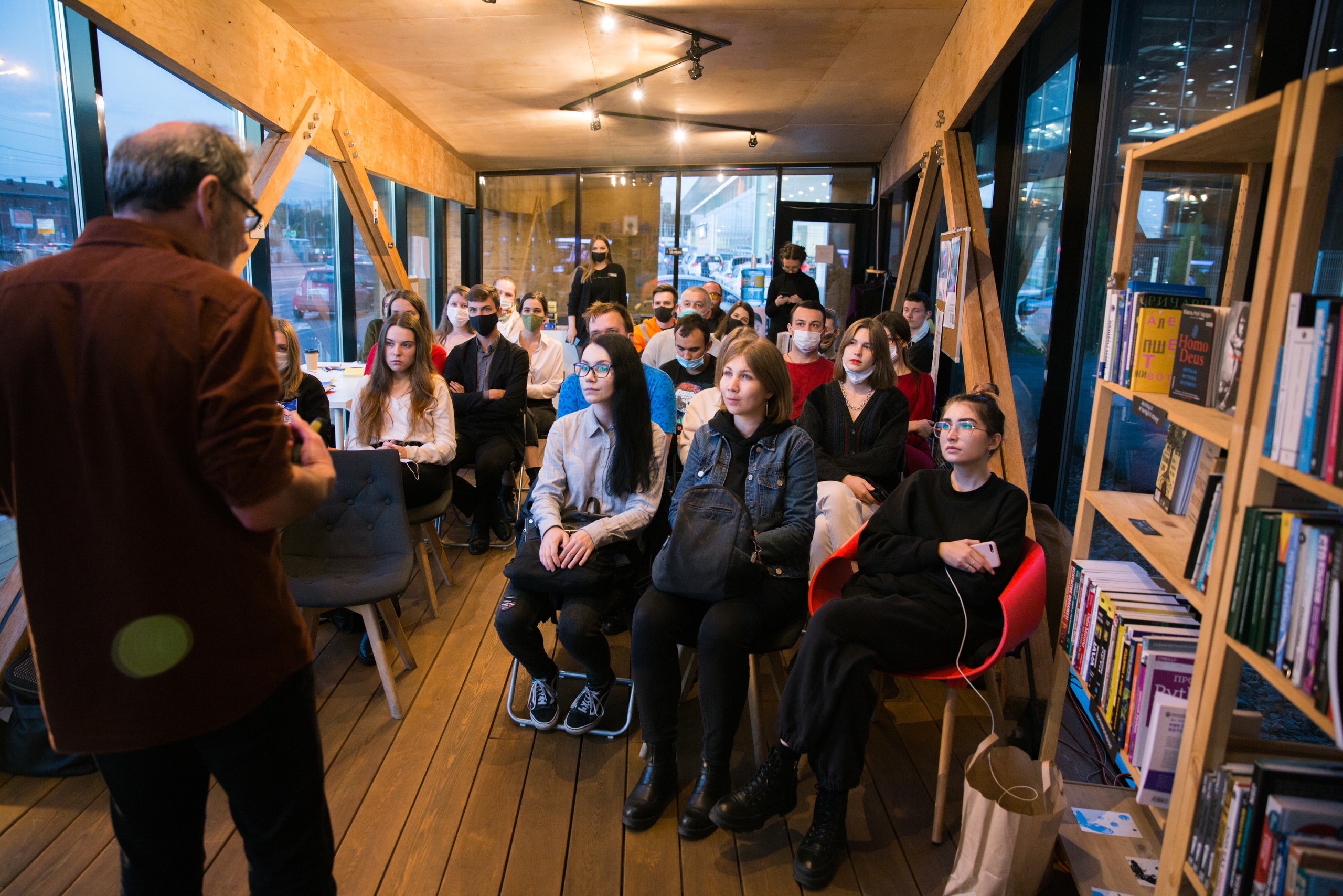 街头的透明讲座馆——Geosota 团队打造独特视角空间-14