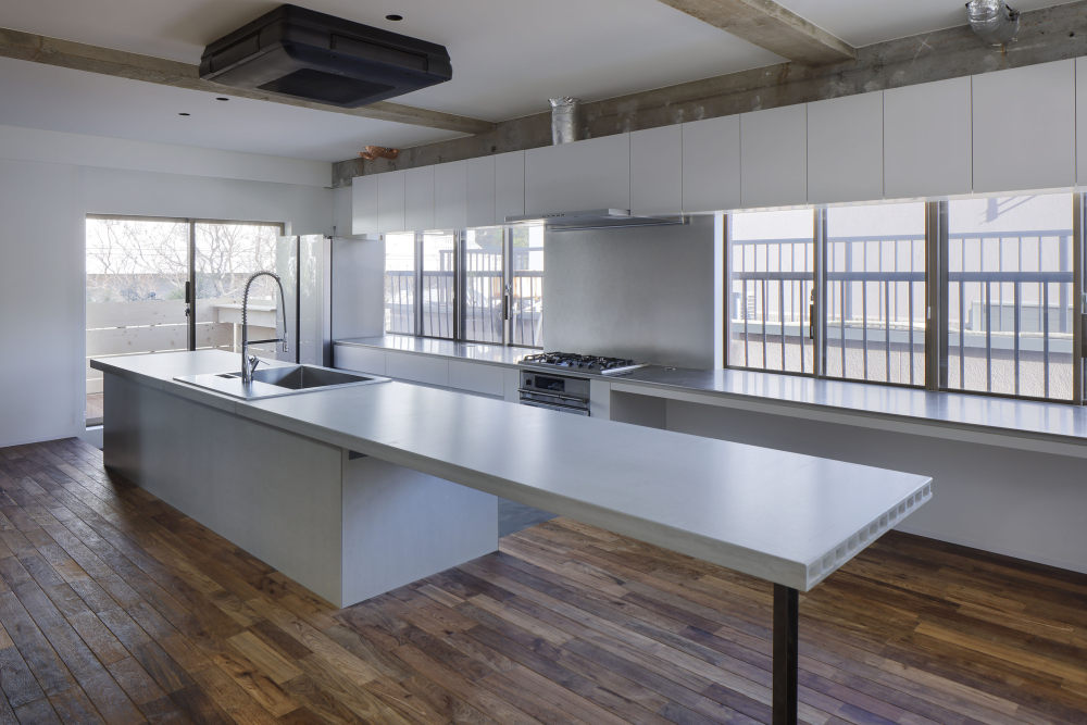 东京顶楼公寓，旧工业风和新现代主义的完美融合-27