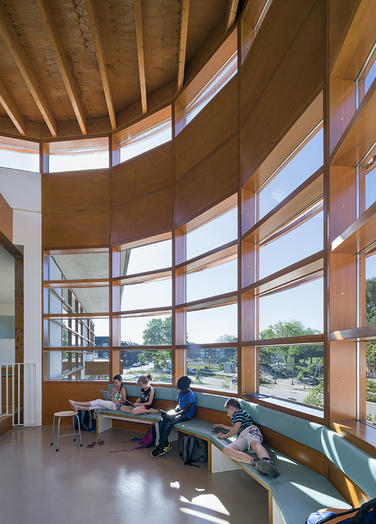 里维伦韦克亲子中心

注：Kindcentrum常见意思是亲子中心、儿童中心 ，Rivierenwijk推测是一个地名，可音译为里维伦韦克 具体翻译可能需结合更详细的背景信息 丨荷兰丨Van der Pol-11